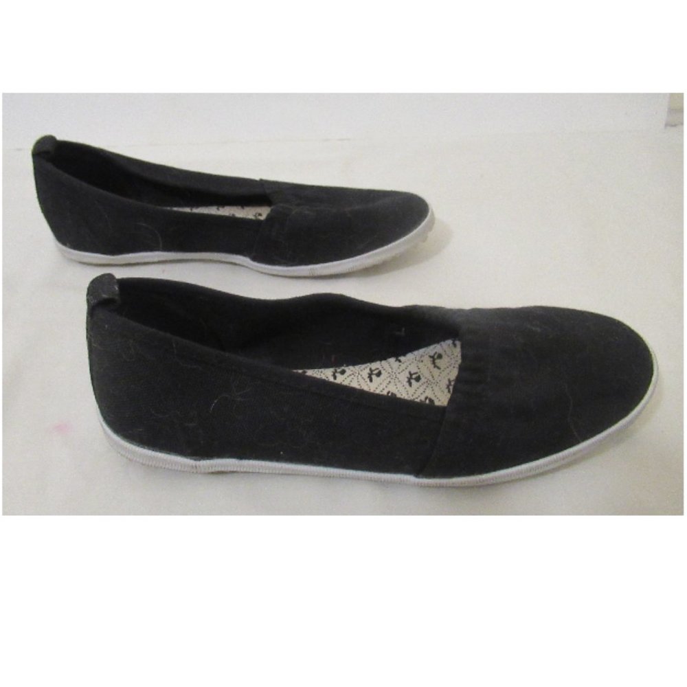 Black slip-on shoes Sz 6